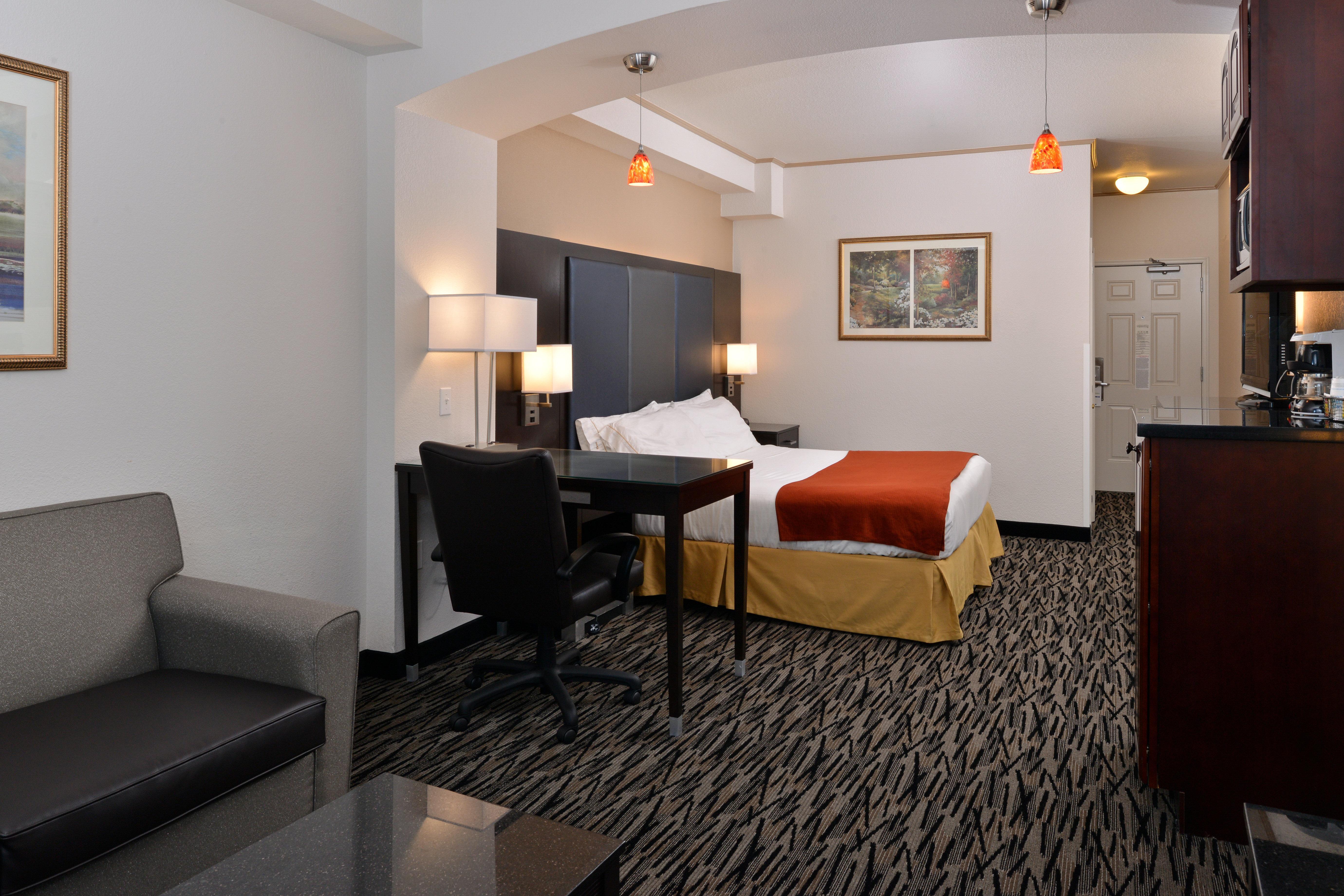 Holiday Inn Express & Suites Tacoma South - Lakewood By Ihg Exterior foto